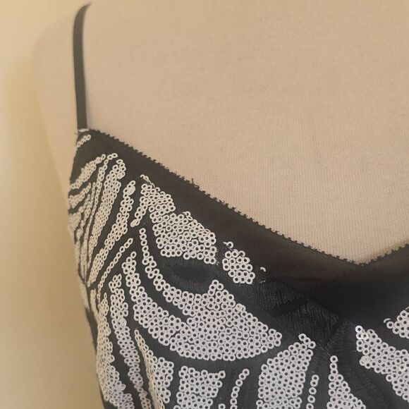 White House Black Market Blk/Wht Sequin Shift Dress, NWT, Adj. Straps,Size 10 - Picture 3 of 10